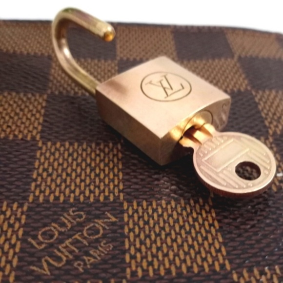 Louis Vuitton ✨RARE ✨Bright 🔆 Gold Padlock and Key #219 - Picture 6 of 7